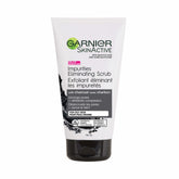 Garnier SkinActive exfoliante carbón en botella para limpieza profunda.