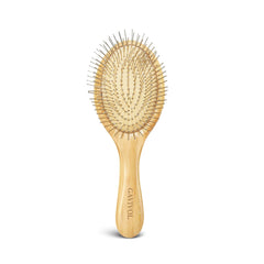 Cepillo GAVIVOL de bambú para cabello suave y antiestática en cada pasada.