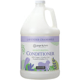 Acondicionador Ginger Lily Farms Botanicals lavanda: botella vertiendo para hidratación suave.