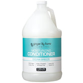 Ginger Lily Farms Club & Fitness: botella de acondicionador con hidratación suave para cabello seco.