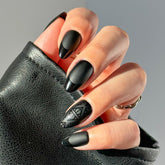 Glamnetic Deathly Hallows: uñas gráficas negro mate para cosplay.