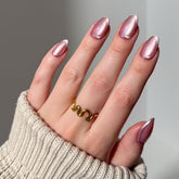 Glamnetic Mertini : ongles amande rose velours avec foil doré pour un look élégant