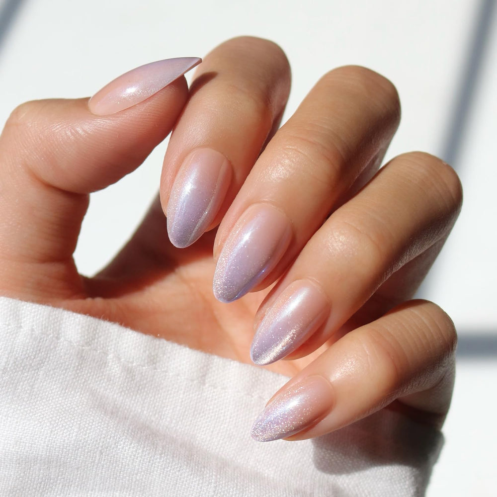 Glamnetic Polar Day: ongles ombré lilas avec fini velours brillant pour look givré.