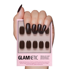 Glamnetic uñas opacas marrón corteza primer plano para look diario elegante