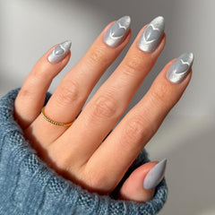 Glamnetic uñas postizas almendra cortas con acento de corazón para un look elegante