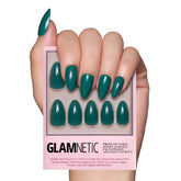 Glamnetic uñas postizas verde esmeralda corto almendra, acabado brillante para estilo glamoroso.