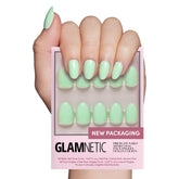 Glamnetic uñas postizas verde menta ovaladas para un look fresco.