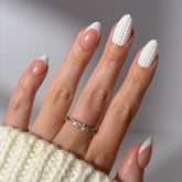 Glamnetic Uñas Sweater Weather con punta francesa glitter para looks festivos