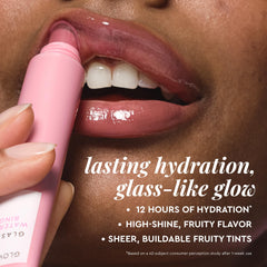 Textura hidratante de Glow Recipe Glass Balm Lip Treatment suavizando labios secos