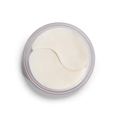 Goop Beauty Eye Masks sobre ojos hinchados para alivio suave y cómodo.