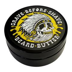 Aplicación de Grave Before Shave Teakwood Beard Butter para barba limpia y nutrida.