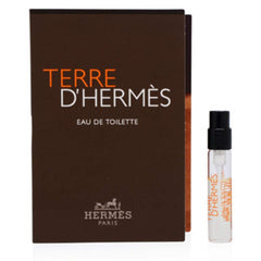 Hermès Terre d'Hermès, frasco atomizador, lleva la fragancia en 2 ml para viaje.
