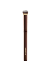 Brocha Hourglass Vanish para acabado impecable al aplicar corrector líquido