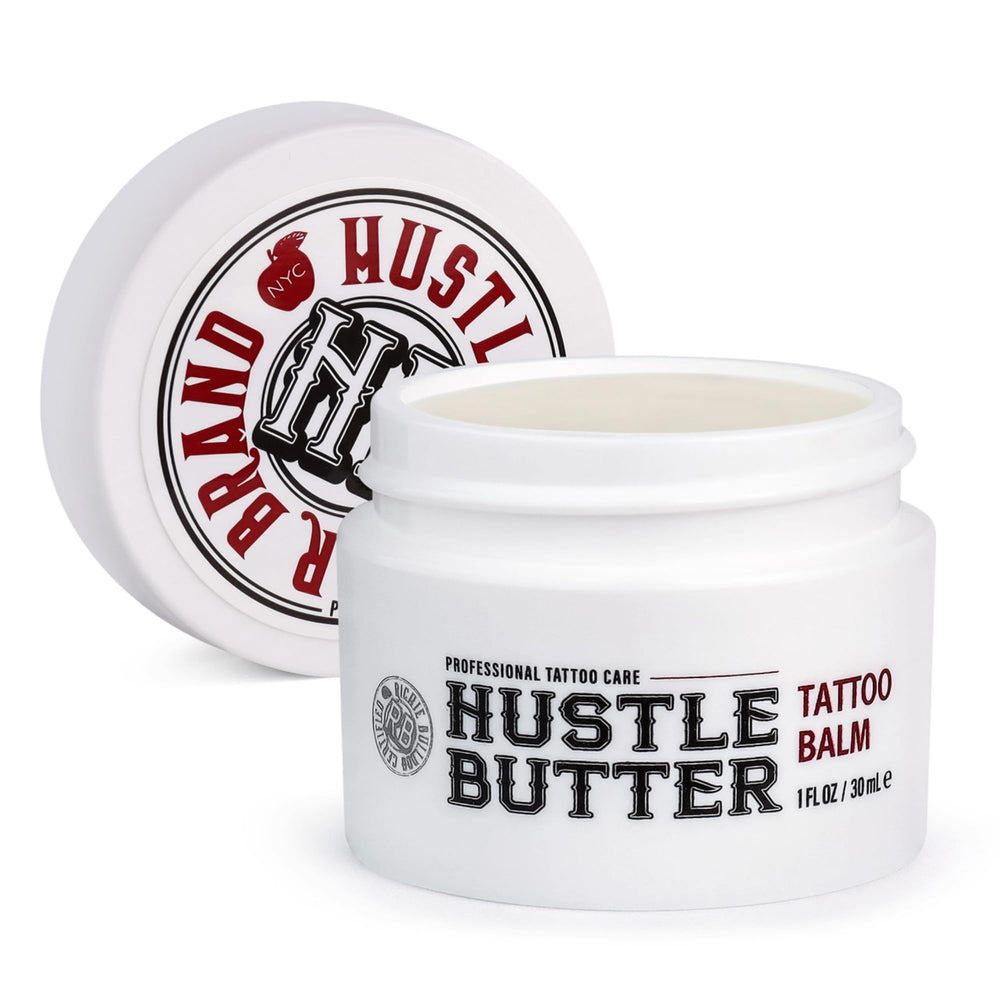 Hustle Butter Deluxe, balsamo tatuaje antes, ayuda a preparar la piel para el proceso.