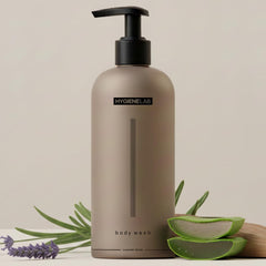Botella HygieneLab Body Wash Lavanda Sands, aroma relajante para la ducha diaria.