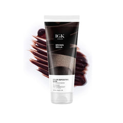 IGK Tonificador de Brillo Deposita-Color chocolate marrón, vertido de la botella para un tono suave.