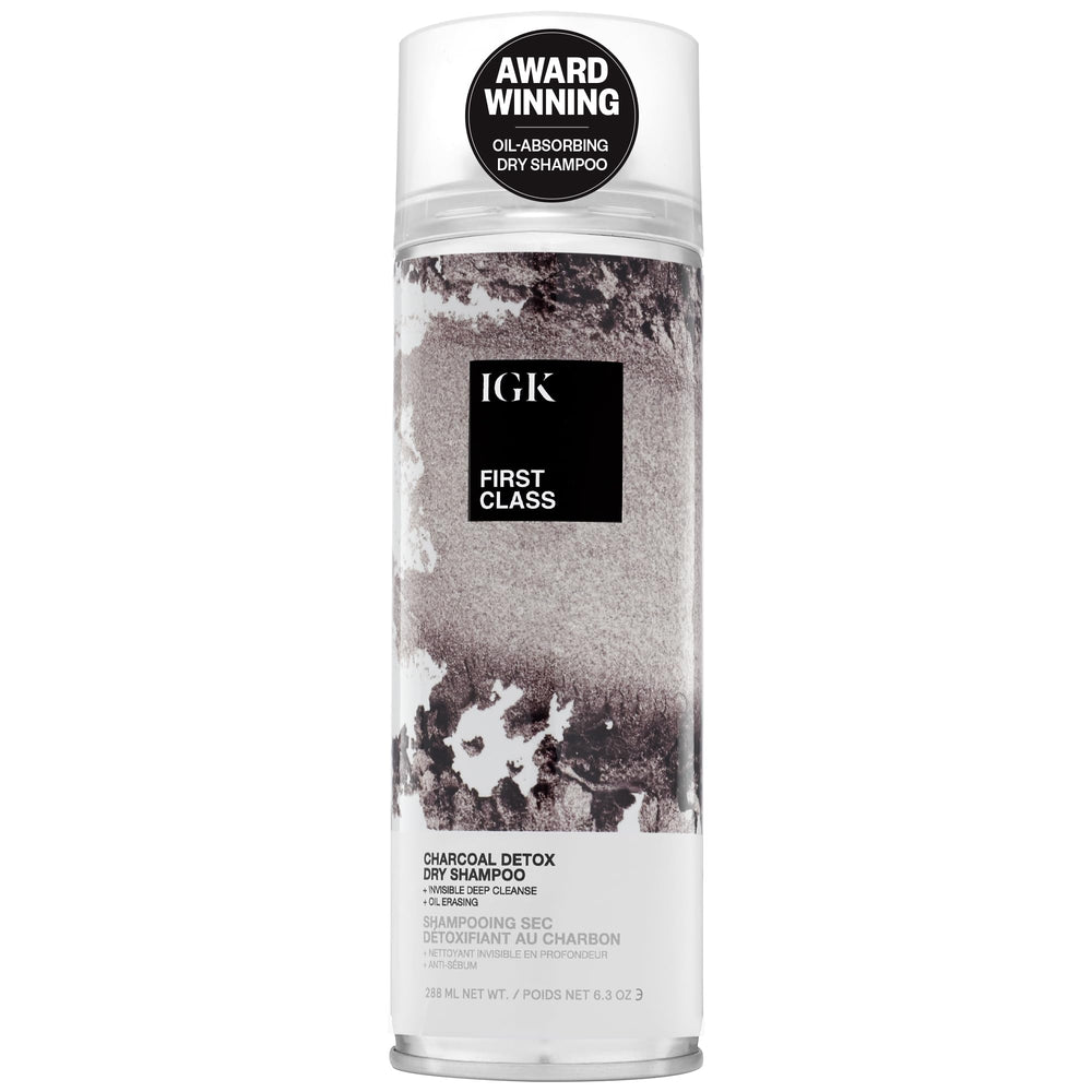 IGK First Class botella de champú seco detox con carbón para limpieza profunda.