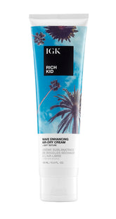IGK Rich Kid, bouteille de crème-sechage-air-ondes, offre un séchage doux et texture légère.