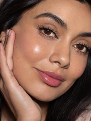 ILIA Balmy Gloss applicateur facilitant une application précise.