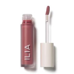 ILIA Balmy Gloss en bouteille offrant hydratation et couleur naturelle.