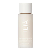 ILIA The Base Face Milk Essence en bote, hidratación suave para piel sensible.