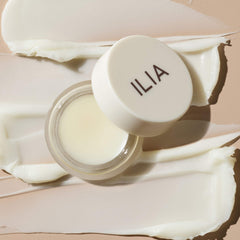 ILIA mascarilla nocturna para labios, aplicación nocturna suave para un cuidado preciso.