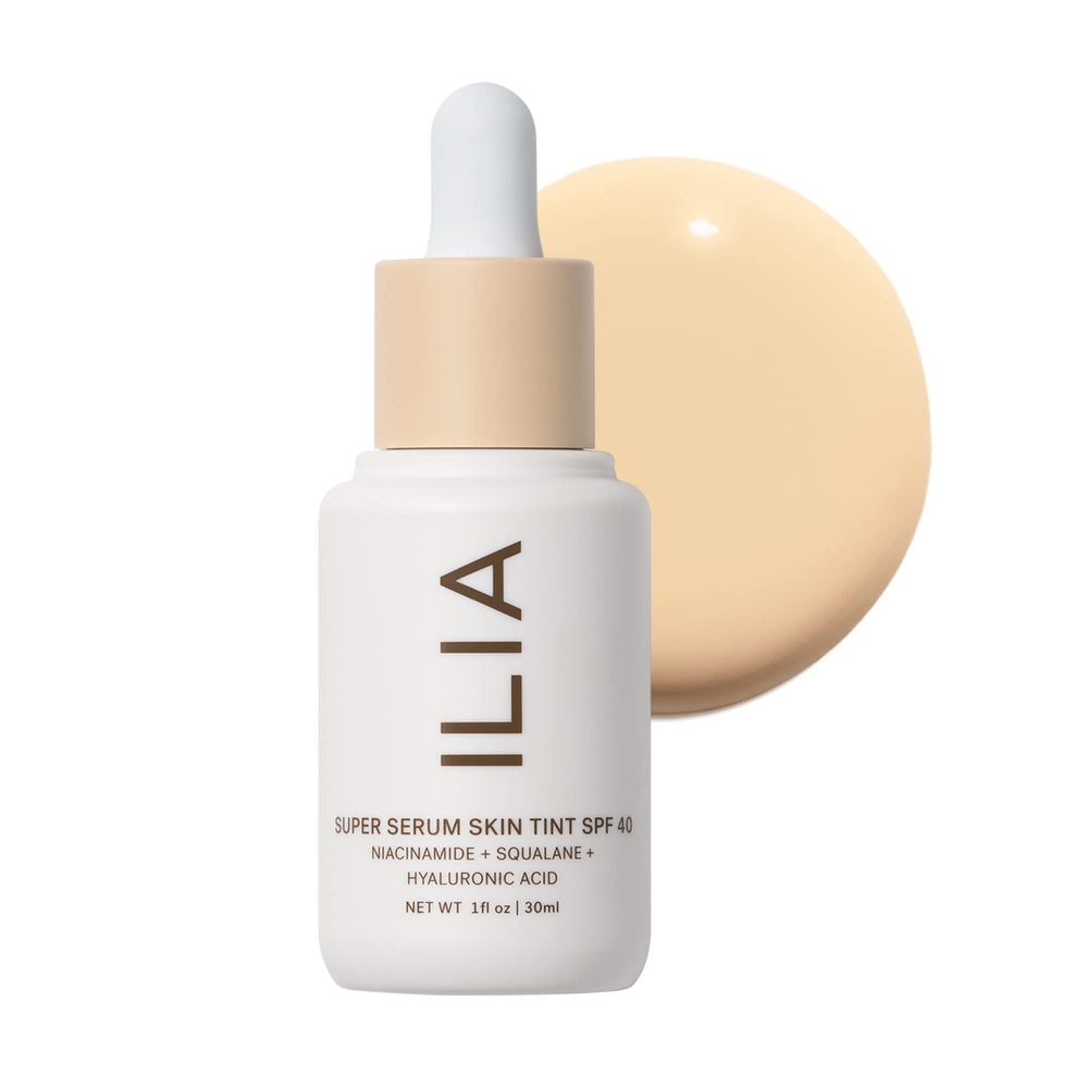 ILIA Super Serum Skin Tint SPF 40 en envase de vidrio, hidratante y ligero.
