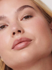 ILIA tinte líquido cromático para ojos, acabado cremoso que se transforma en polvo.