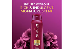 Cabello mojado tras lavado con Infusium, sensación suave y fresca.