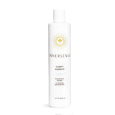 Bouteille INNERSENSE de bain clarité naturelle, soin doux et hypoallergénique pour cheveux et cuir chevelu sensibles.