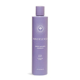 INNERSENSE Balance púrpura Hairbath, envase vertiendo, neutraliza tonos amarillentos y realza brillo.