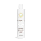 INNERSENSE champú orgánico en botella para cabello con color y textura media.