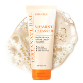 InstaNatural Vitamin C Cleanser: botella de producto para uso diario, tono más uniforme.