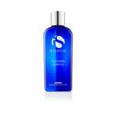 iS CLINICAL Cleansing Complex en botella limpia profundamente sin resecar la piel
