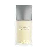 Issey Miyake L'Eau d'Issey Pour Homme: botella rectangular que irradia elegancia.