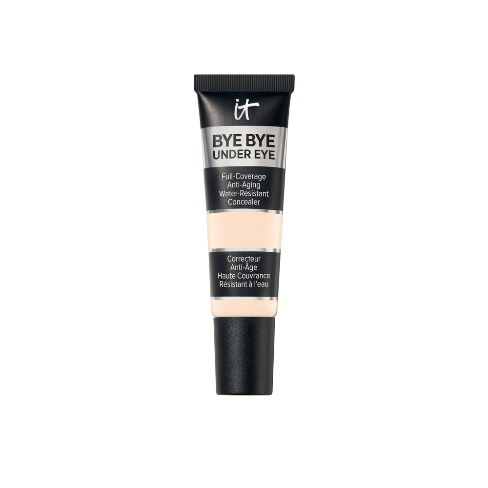 IT Cosmetics Bye Bye Under Eye Concealer: aplicación suave para cobertura total sin pliegues.