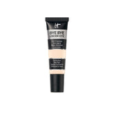 IT Cosmetics Bye Bye Under Eye Concealer: aplicación suave para cobertura total sin pliegues.