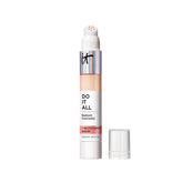 IT Cosmetics Do It All Radiant Concealer avec un embout doux pour une application précise.