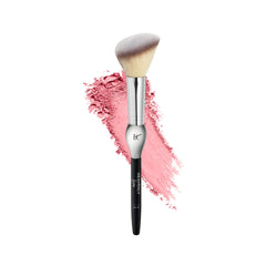 Pinceau IT Cosmetics Heavenly Luxe French Boutique #4 pour blush, précision et fini naturel.