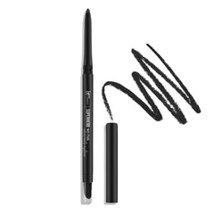 Con IT Cosmetics Superhero No-Tug, la aplicacion-suave permite delinear sin tirar.
