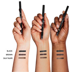 Con IT Cosmetics Superhero No-Tug, la resistencia-al-agua ofrece un delineado duradero y sin manchas.