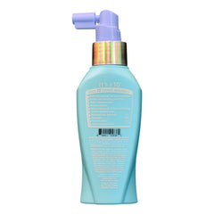 Aplicación suave del spray calmante para cuero cabelludo de It’s a 10 Haircare