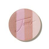 Jane Iredale compacto relleno muestra bronceado suave y acabado luminoso