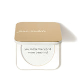 Jane Iredale Gold Compact ouvert avec miroir interieur, prêt pour retouches en déplacement.