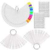 Muestras JASSINS con abanico claro para exhibir colores de uñas de forma ordenada.