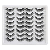 Pestañas Jimire con efecto ojo de gato esponjosas para un look suave.