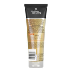John Frieda Sheer Blonde aplicación suave en cabello rubio durante lavado