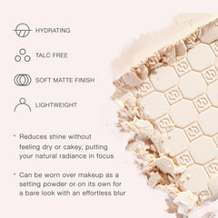 Jouer Flou Doux Poudre Pressée : réduction de la brillance sur la zone-T pour un aspect frais.