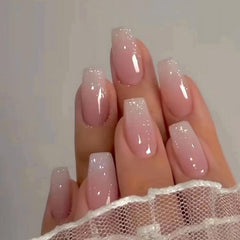 Uñas Jsiallye con efecto francés rosa degradado para salidas