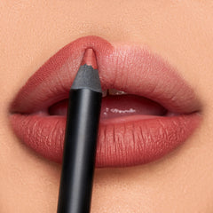 K7L lapiz labial rustico marron tostado para delinear con precisión y suavidad.